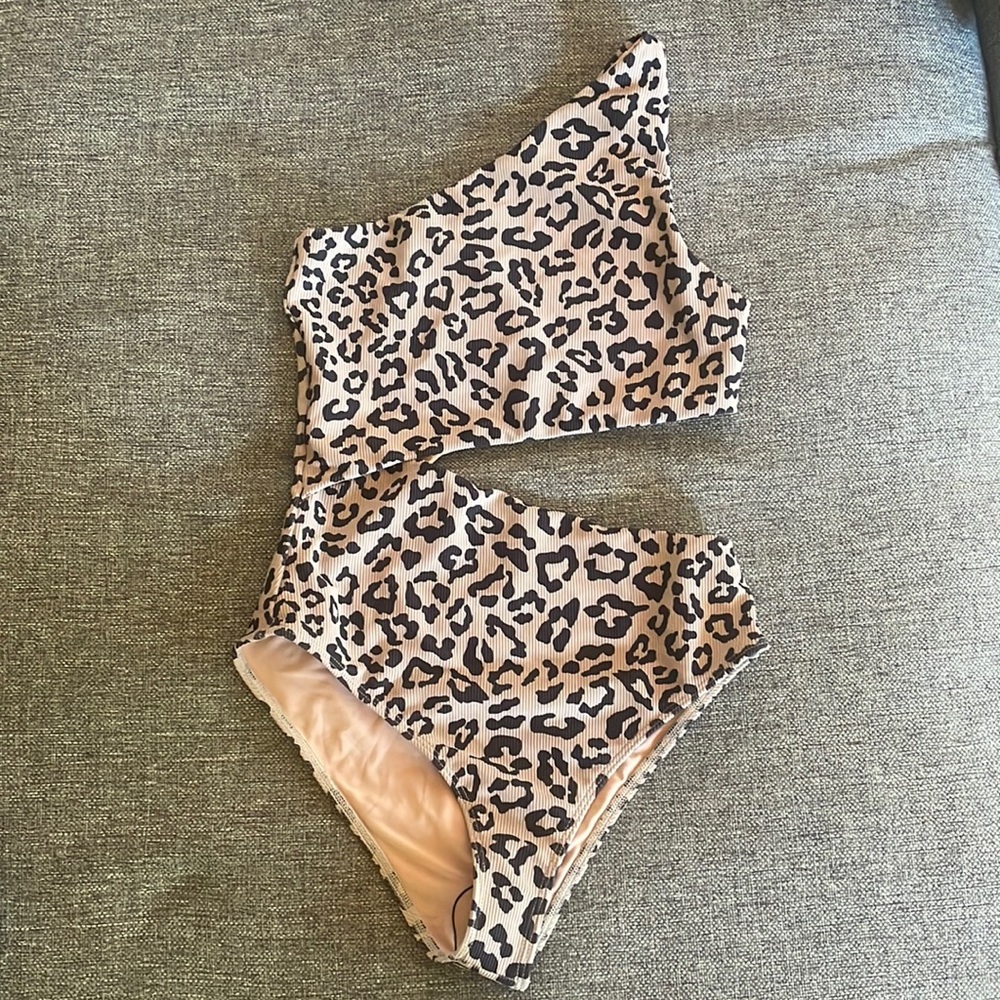 Beach riot Celine one piece size s.